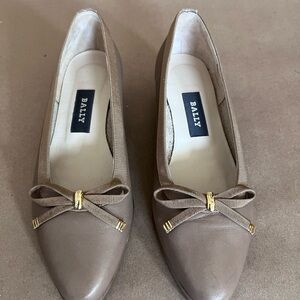 Bally Genuine Leather Beige Almond Toe Wedge Pumps Heels Shoes Women’s Size 6M